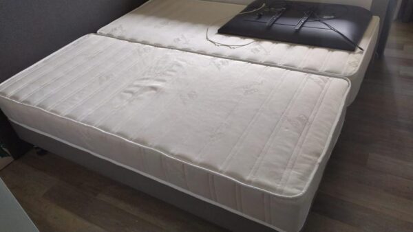 Gebrauchte Matratze aus Hotelauflösung