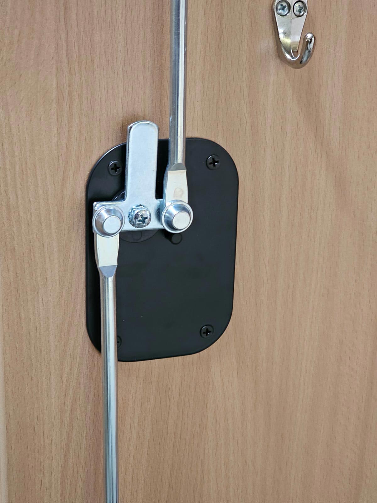 3-Punkt-Verschluss Bundeswehr Buche-Dekor Spind 3-Punkt-Verschluss Bundeswehr Buche-Dekor Spind