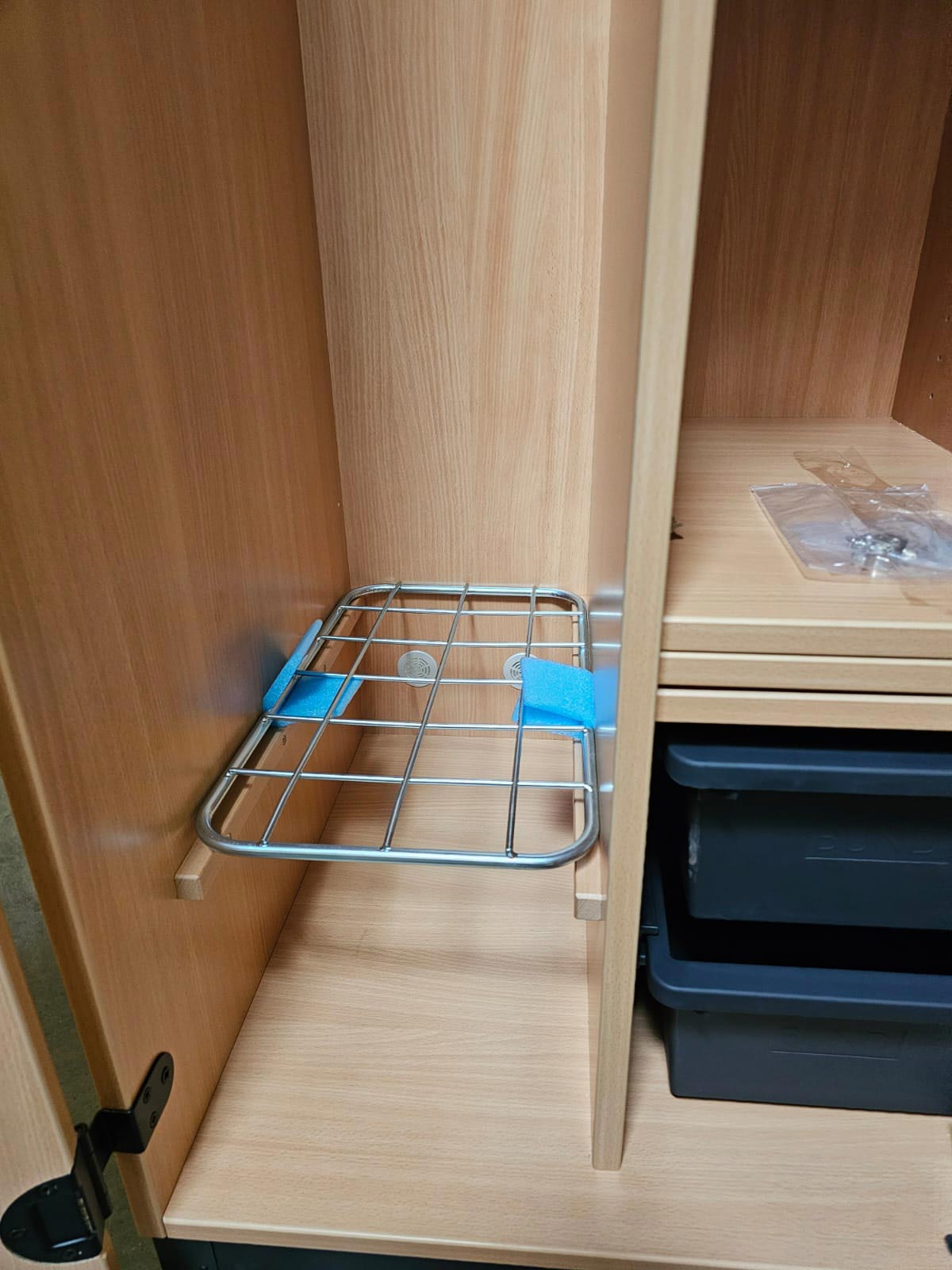 Original Bundeswehr Buche-Dekor Spind Schuhgitter Original Bundeswehr Buche-Dekor Spind Schuhgitter