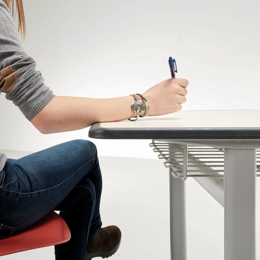 Einzeltisch für Grundschule und weiterführende Schulen NAXEL 2 Einzeltisch für Grundschule und weiterführende Schulen NAXEL 2