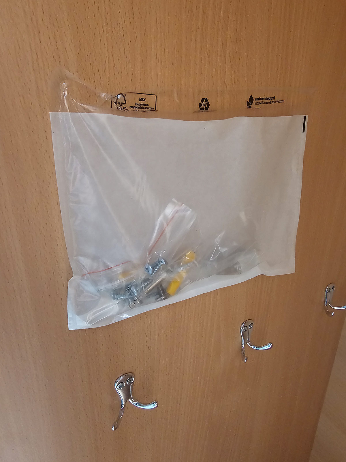 Buche-Dekor Spind der Bundeswehr - Montagematerial Buche-Dekor Spind der Bundeswehr - Montagematerial