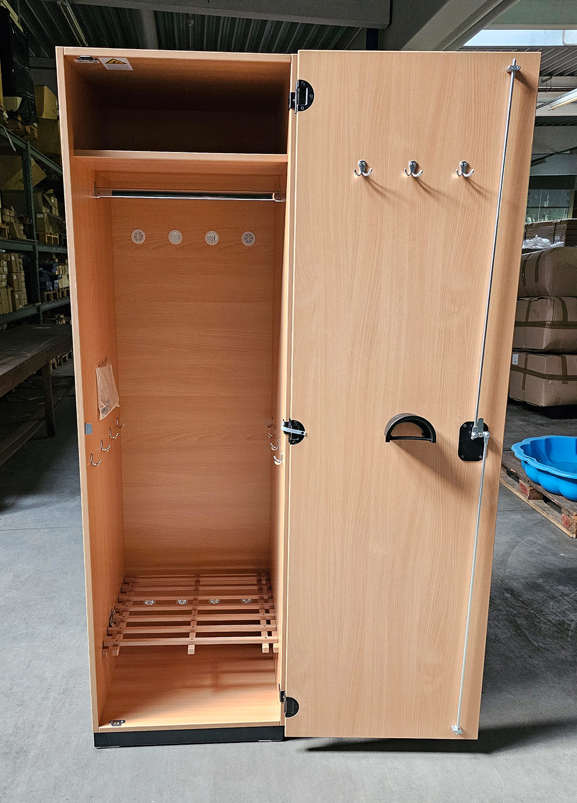 Innenleben Buche-Dekor Spind der Bundeswehr - NEUWARE (rechte Seite) Innenleben Buche-Dekor Spind der Bundeswehr - NEUWARE (rechte Seite)