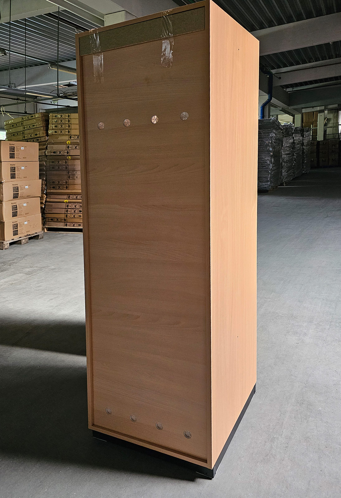 Rückwand Buche-Dekor Spind der Bundeswehr - NEUWARE (rechte Seite) Rückwand Buche-Dekor Spind der Bundeswehr - NEUWARE (rechte Seite)