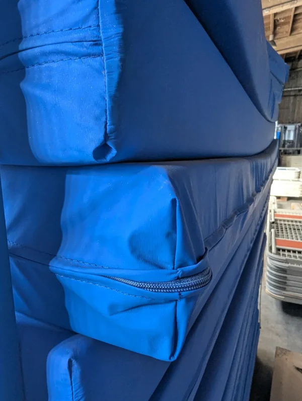 Gebrauchte Matratzen 200x80x10 cm mit PU-Bezug Detailaufnahme