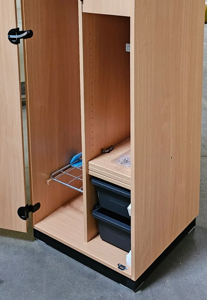 Große Einlagebretter für linken Bundeswehr Buche-Dekor-Schrank