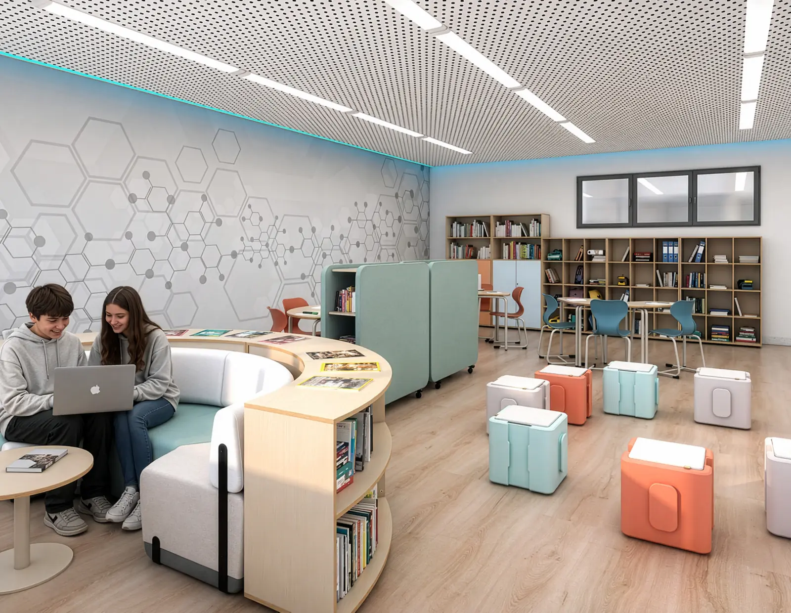 Schulmöbel in einer offenen Lernlandschaft mit gebogenem Sofa, Regalen, Hockern und Gruppentischen