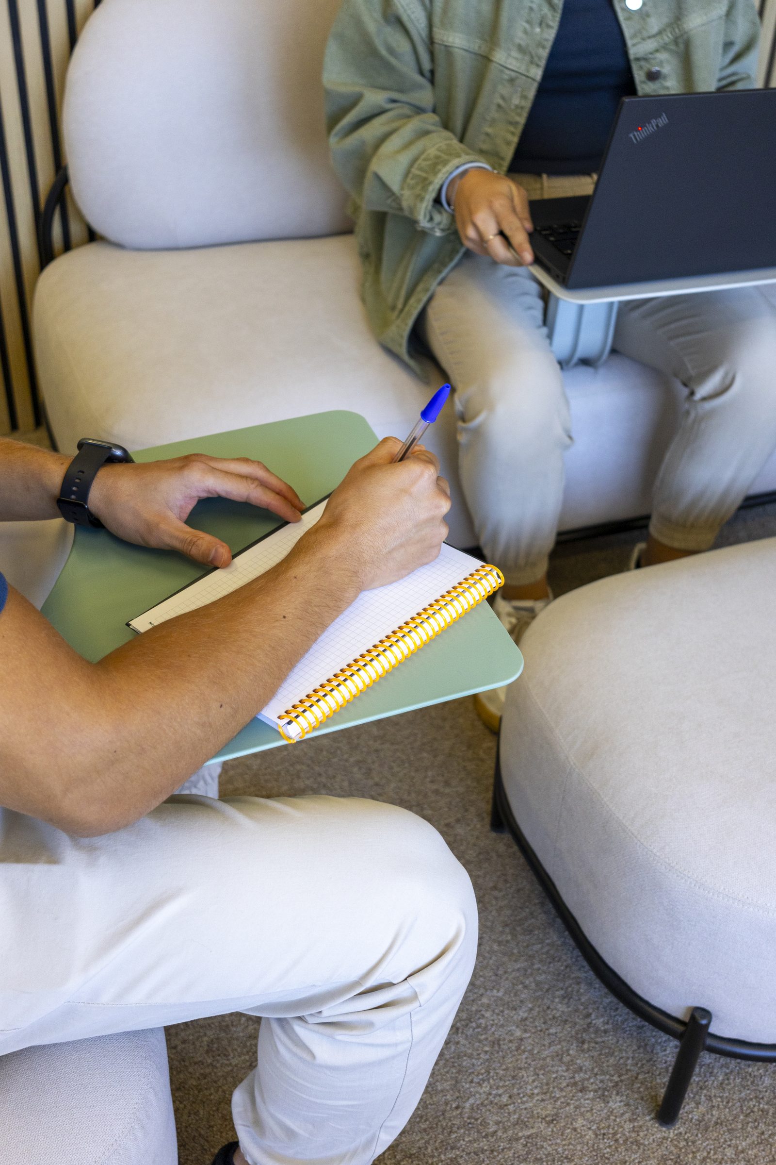 Z-Tool als mobiler Arbeitstisch in der Bibliothek und Leseecke
